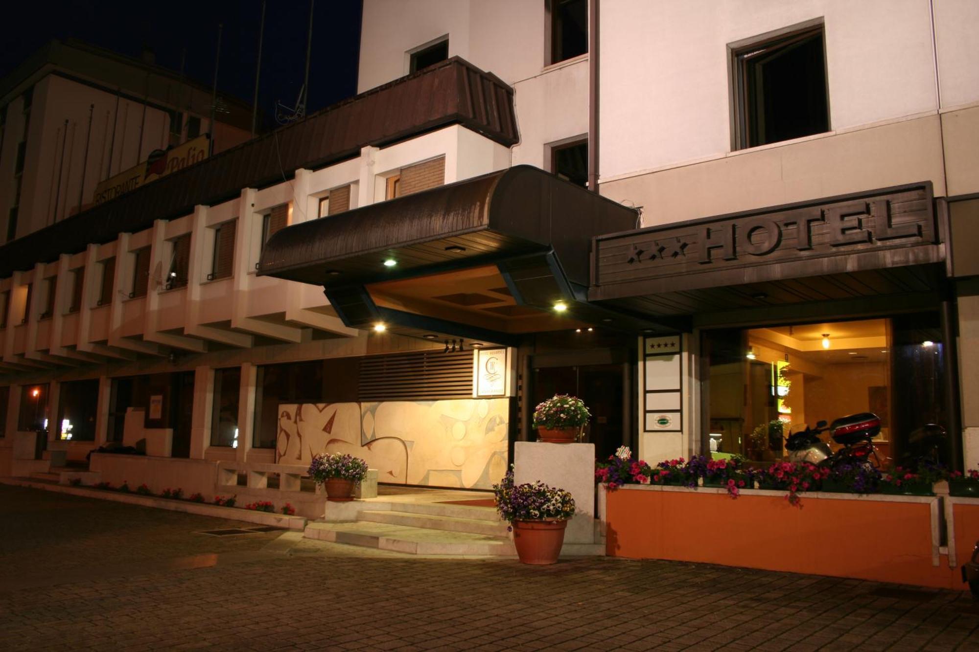 Hotel Casagrande Feltre Kültér fotó