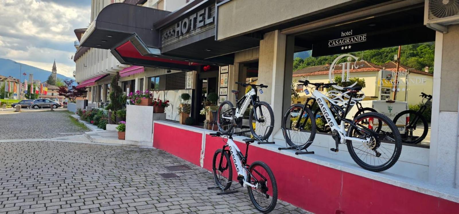 Hotel Casagrande Feltre Kültér fotó